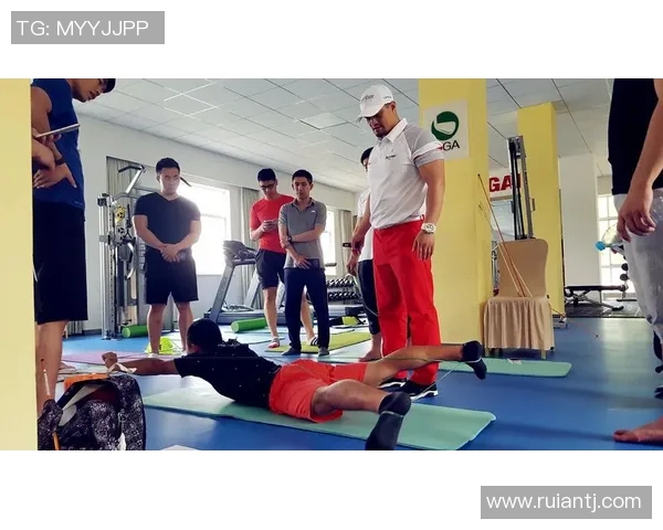 足球球星常用高效练习方法解析 提升技术与体能的全面训练攻略