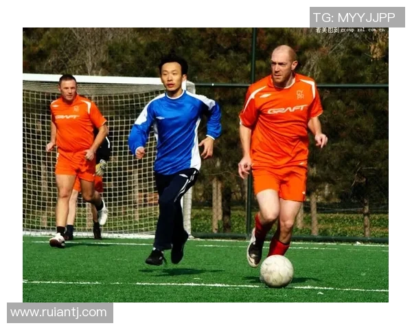 足球球星最新动态播报聚焦赛场风云与荣耀瞬间